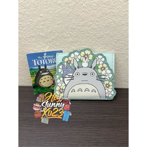 Her Universe Studio Ghibli My Neighbor Totoro Floral Cardholder - Picture 1 of 3